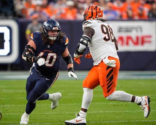September 29, 2025: Denver Broncos center Luke Wattenberg (60) looks to block in the first half of the football game between the Denver Broncos and Cincinnati Bengals. CSM. - ZUMAc04_ 20250929_zma_c04_065 Copyright: xDerekxRegensburgerx