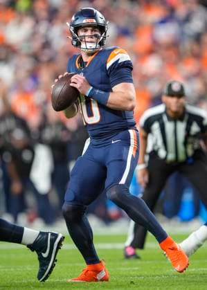 September 29, 2025: Denver Broncos quarterback Bo Nix (10) looks to throw in the first half of the football game between the Denver Broncos and Cincinnati Bengals. CSM. - ZUMAc04_ 20250929_zma_c04_068 Copyright: xDerekxRegensburgerx