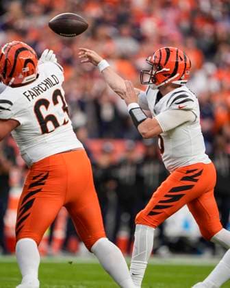 September 29, 2025: Cincinnati Bengals quarterback Jake Browning (6) throws a pass in the first half of the football game between the Denver Broncos and Cincinnati Bengals. CSM. - ZUMAc04_ 20250929_zma_c04_069 Copyright: xDerekxRegensburgerx