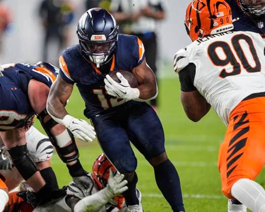 September 29, 2025: Denver Broncos running back R..J. Harvey (12) runs up the middle in the first half of the football game between the Denver Broncos and Cincinnati Bengals. CSM. - ZUMAc04_ 20250929_zma_c04_073 Copyright: xDerekxRegensburgerx