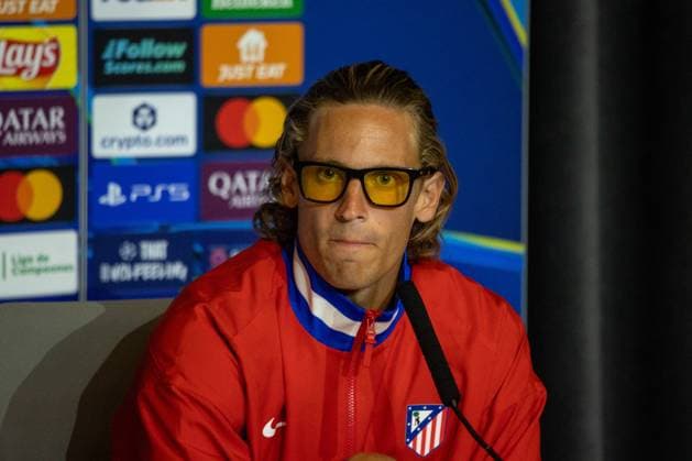 September 29, 2025, Madrid, Spain: Marcos Llorente of Atletico de Madrid speaks during a press conference, PK, Pressekonferenz ahead of the UEFA Champions League 2024 25 match against Eintracht Frankfurt at Estadio Riyadh Air Metropolitano. Madrid Spain - ZUMAs197 20250929_aaa_s197_388 Copyright: xDavidxCanalesx