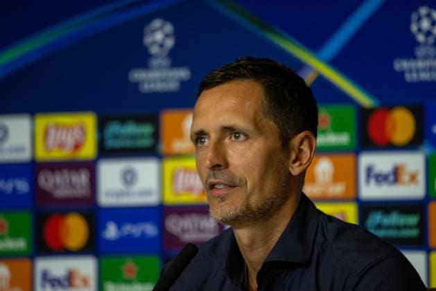 September 29, 2025, Madrid, Spain: Dino Toppmoller, Head Coach of Eintracht Frankfurt, speaks during a press conference, PK, Pressekonferenz ahead of the UEFA Champions League 2024 25 match against Atletico de Madrid at Estadio Riyadh Air Metropolitano. Madrid Spain - ZUMAs197 20250929_aaa_s197_390 Copyright: xDavidxCanalesx