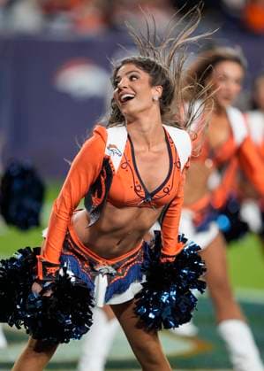 September 29, 2025: A Denver Broncos cheerleader performs in the second half of the football game between the Denver Broncos and Cincinnati Bengals. CSM. - ZUMAc04_ 20250929_zma_c04_077 Copyright: xDerekxRegensburgerx