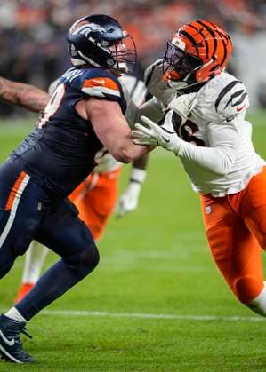 September 29, 2025: Denver Broncos offensive tackle Mike McGlinchey (69) battles Cincinnati Bengals defensive end Cameron Sample (96) in the second half of the football game between the Denver Broncos and Cincinnati Bengals. CSM. - ZUMAc04_ 20250929_zma_c04_081 Copyright: xDerekxRegensburgerx