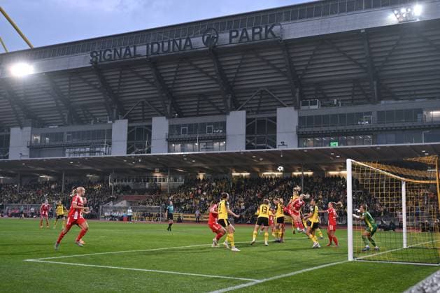 Penalty area action at Rote Erde Stadion, behind it Signal Iduna Park 29 09 2025, Football, DFB Pokal Frauen 2025 26, 1 Runde Borussia Dortmund FC Bayern München 0 2 DFB regulations prohibit any use of photographs as image sequences and or quasi video Dortmund Stadion Rote Erde Nordrhein Westfalen Germany Team2