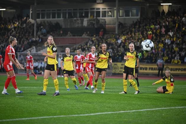 Action in BVB penalty area 29 09 2025, Football, DFB Pokal Women 2025 26, 1 round Borussia Dortmund FC Bayern Munich DFB regulations prohibit any use of photographs as image sequences and or quasi video Dortmund Stadion Rote Erde Nordrhein Westfalen Germany Team2
