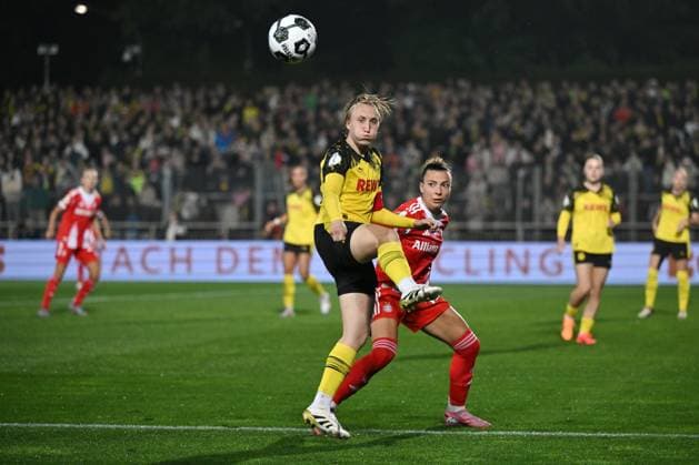 Paula Reimann Borussia Dortmund , li , against Arianna Caruso FC Bayern 29 09 2025, Soccer, DFB Pokal Women 2025 26, 1 round Borussia Dortmund FC Bayern Munich DFB regulations prohibit any use of photographs as image sequences and or quasi video Dortmund Stadion Rote Erde Nordrhein Westfalen Germany Team2