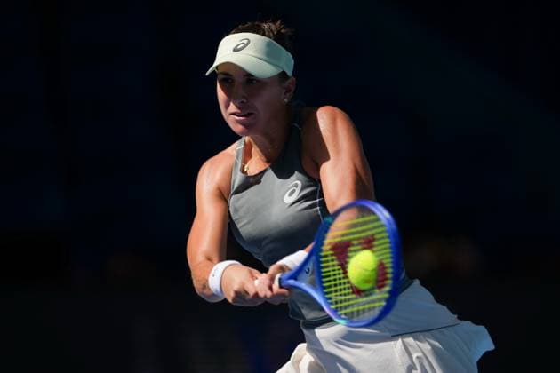 (250930) -- BEIJING, Sept. 30, 2025 -- Belinda Bencic hits a return during the women s singles fourth round match between Coco Gauff of the United States and Belinda Bencic of Switzerland at 2025 China Open tennis tournament in Beijing, China, Sept. 30, 2025. ) (SP)CHINA-BEIJING-TENNIS-CHINA OPEN-WOMEN S SINGLES-FOURTH ROUND(CN) NaxYuqi 