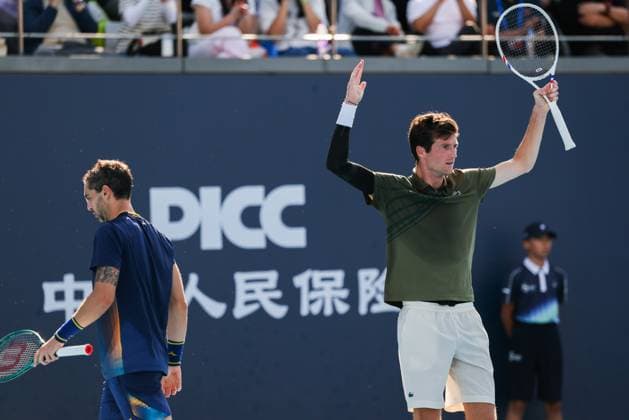BEIJING, CHINA - SEPTEMBER 30: Guido Andreozzi of Argentina and Manuel Guinard of Fance compete in the Men s Doubles Semifinal match against Henry Patten of Great Britain and Harri Heliovaara of Finland on day 9 of the 2025 China Open at the National Tennis Center on September 30, 2025 in Beijing, China.  Copyright: xVCGx 111594188112