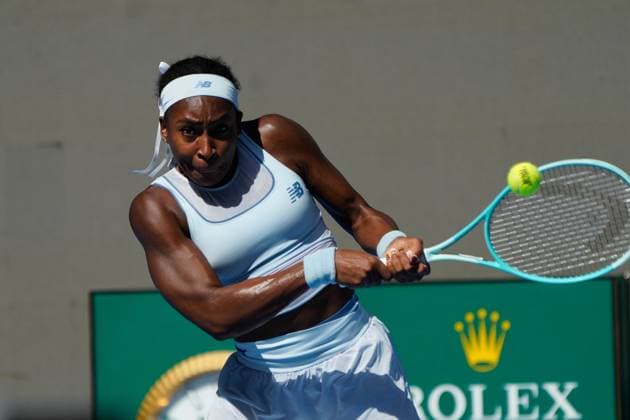 (250930) -- BEIJING, Sept. 30, 2025 -- Coco Gauff hits a return during the women s singles fourth round match between Coco Gauff of the United States and Belinda Bencic of Switzerland at 2025 China Open tennis tournament in Beijing, China, Sept. 30, 2025. ) (SP)CHINA-BEIJING-TENNIS-CHINA OPEN-WOMEN S SINGLES-FOURTH ROUND(CN) XiexHan 