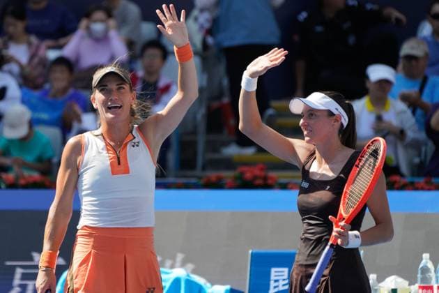 (250930) -- BEIJING, Sept. 30, 2025 -- Timea Babos (L) Luisa Stefani celebrate after the women s doubles second round match between Xu Yifan Yang Zhaoxuan of China and Timea Babos of Hungary Luisa Stefani of Brazil at 2025 China Open tennis tournament in Beijing, China, Sept. 30, 2025. ) (SP)CHINA-BEIJING-TENNIS-CHINA OPEN-WOMEN S DOUBLES-SECOND ROUND(CN) XiexHan 