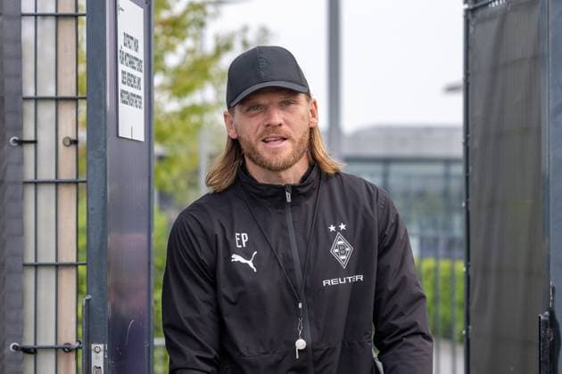 30 09 2025, Soccer 1 Bundesliga, Season 2025 2026, public training, Borussia Moenchengladbach at the training ground at Borussia Park Eugen Polanski Borussia Moenchengladbach, coach comes to the training ground Photo Kirchner Media Thomas Haesler Copyright: xKirchner-Media ThomasxHaeslerx