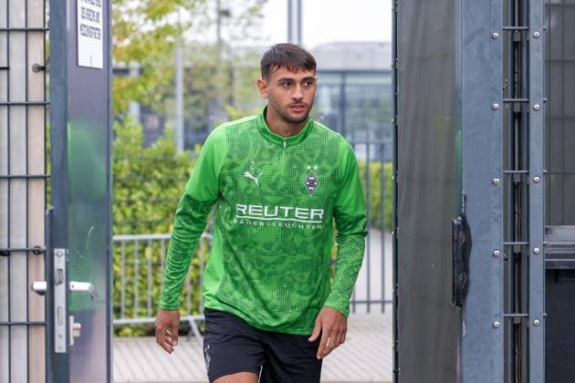 30 09 2025, Soccer 1 Bundesliga, Season 2025 2026, public training, Borussia Moenchengladbach at the training ground at Borussia Park Fabia Chiarodia Borussia Moenchengladbach, 02 comes onto the pitch Photo Kirchner Media Thomas Haesler Copyright: xKirchner-Media ThomasxHaeslerx
