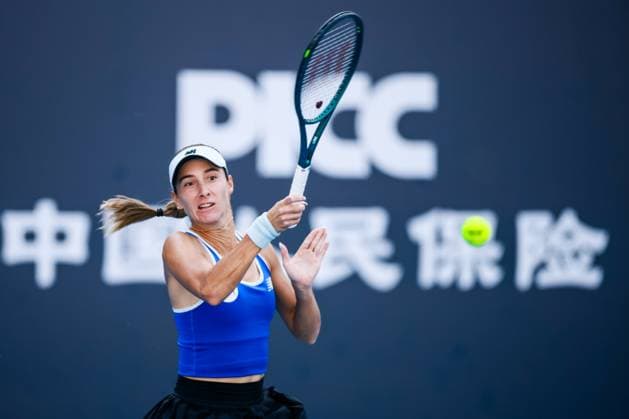 BEIJING, CHINA - SEPTEMBER 30: McCartney Kessler of the United States competes in the Women s Singles Round of 16 match against Eva Lys of Germany on day 9 of the 2025 China Open at the National Tennis Center on September 30, 2025 in Beijing, China.  Copyright: xVCGx 111594178616