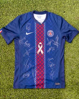 PSG Support the Pink October Campaign - Paris Pink October dedicated jersey as Paris Saint-Germain is mobilizing to support the Pink October campaign. Throughout the month of October, the Club’s teams will lead prevention and awareness initiatives to contribute to the fight against breast cancer. Paris, France on September 2025. Photo by AOP for PSG via ABACAPRESS.COM Paris France  Copyright: xABACAx