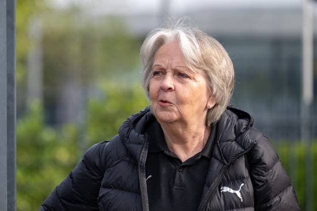 30 09 2025, Soccer 1 Bundesliga, Season 2025 2026, public training, Borussia Moenchengladbach at the training ground at Borussia Park Hannelore Kraft Borussia Moenchengladbach, Vice President watches the training of the professionals Photo Kirchner Media Thomas Haesler Copyright: xKirchner-Media ThomasxHaeslerx