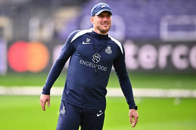 Royale Union Saint-Gilloise v Newcastle United - UEFA Champions League Media Activities 30 09 2025 BRUSSELS, BELGIUM - SEPTEMBER 30 : Pocognoli Sebastien head coach of Union Saint-Gilloise pictured during a training session ahead of the UEFA Champions League 2025 26 League Phase MD2 match between Royale Union Saint-Gilloise and Newcastle United on September 30, 2025 in Brussels, Belgium, 30 09 2025 Brussels Belgium  Copyright: xTomasxSiskx