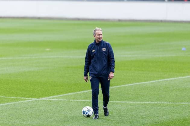 UEFA Champions League final training Bayer 04 Leverkusen 30 09 2025 Kasper Hjulmand head coach Bayer 04 Leverkusen before training alone with ball UEFA Champions League final training Bayer 04 Leverkusen, Leverkusen, Ulrich Haberland Stadion on 30 09 2025 Copyright: xBEAUTIFULxSPORTS Wunderlx