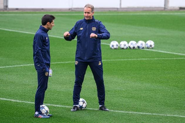 LEVERKUSEN, GERMANY - 30 SEPTEMBER, 2025: Sergi Runge, Kasper Hjulmand - UEFA Champions League, MD-1, practice FC Bayer 04 Leverkusen at BayArena.  Copyright: xVITALIIxKLIUIEVx