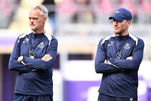 Royale Union Saint-Gilloise v Newcastle United - UEFA Champions League Media Activities 30 09 2025 BRUSSELS, BELGIUM - SEPTEMBER 30 : Meert Bart assistant coach of Union Saint-Gilloise and Pocognoli Sebastien head coach of Union Saint-Gilloise pictured during a training session ahead of the UEFA Champions League 2025 26 League Phase MD2 match between Royale Union Saint-Gilloise and Newcastle United on September 30, 2025 in Brussels, Belgium, 30 09 2025 Brussels Belgium  Copyright: xTomasxSiskx