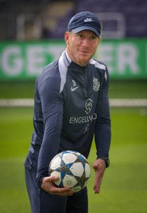 Union s head coach Sebastien Pocognoli pictured during a training session of Belgian soccer team Royale Union Saint-Gilloise in Brussels, on Tuesday 30 September 2025. The team prepares for tomorrow s match against English team Newcastle United FC, on the second day of the League phase of the UEFA Champions League tournament. VIRGINIExLEFOUR  x135704337x