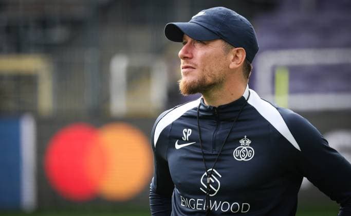 Union s head coach Sebastien Pocognoli pictured during a training session of Belgian soccer team Royale Union Saint-Gilloise in Brussels, on Tuesday 30 September 2025. The team prepares for tomorrow s match against English team Newcastle United FC, on the second day of the League phase of the UEFA Champions League tournament. VIRGINIExLEFOUR  x135704352x