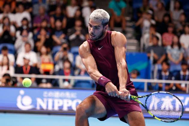 September 30, 2025, Tokyo, Japan: Carlos ALCARAZ (ESP) returns a shot against Taylor FRITZ (USA) during the Singles Final match of the Japan Open Tennis Championships at Ariake Colosseum in Tokyo. The tournament runs from September 22 to 30. Tokyo Japan - ZUMAm191 20250930_aap_m191_020 Copyright: xRodrigoxReyesxMarinx