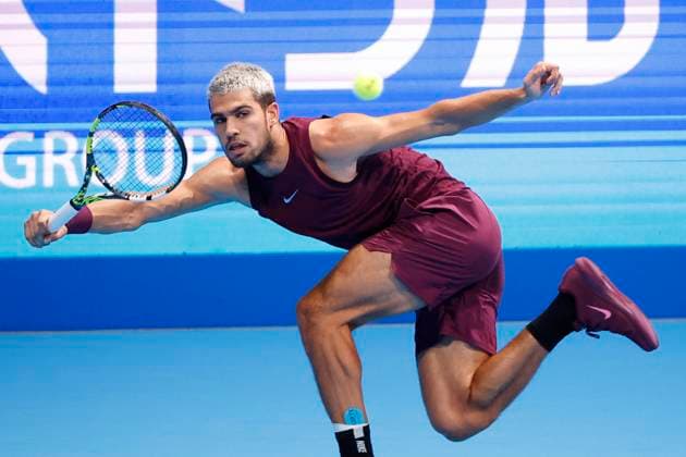 September 30, 2025, Tokyo, Japan: Carlos ALCARAZ (ESP) returns a shot against Taylor FRITZ (USA) during the Singles Final match of the Japan Open Tennis Championships at Ariake Colosseum in Tokyo. The tournament runs from September 22 to 30. Tokyo Japan - ZUMAm191 20250930_aap_m191_022 Copyright: xRodrigoxReyesxMarinx