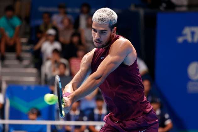 September 30, 2025, Tokyo, Japan: Carlos ALCARAZ (ESP) returns a shot against Taylor FRITZ (USA) during the Singles Final match of the Japan Open Tennis Championships at Ariake Colosseum in Tokyo. The tournament runs from September 22 to 30. Tokyo Japan - ZUMAm191 20250930_aap_m191_025 Copyright: xRodrigoxReyesxMarinx
