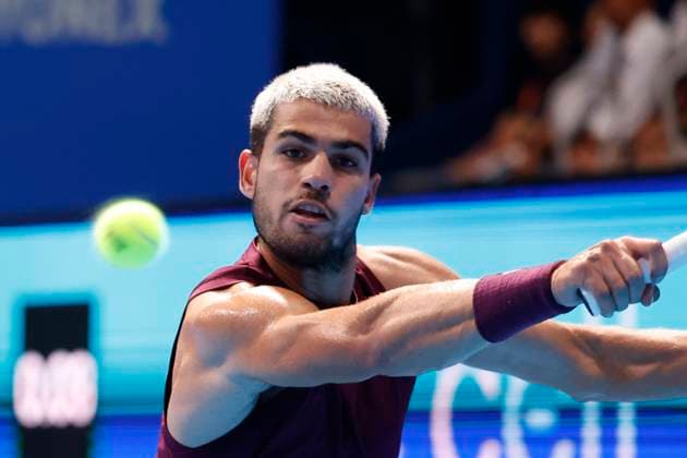 September 30, 2025, Tokyo, Japan: Carlos ALCARAZ (ESP) returns a shot against Taylor FRITZ (USA) during the Singles Final match of the Japan Open Tennis Championships at Ariake Colosseum in Tokyo. The tournament runs from September 22 to 30. Tokyo Japan - ZUMAm191 20250930_aap_m191_026 Copyright: xRodrigoxReyesxMarinx