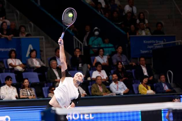 September 30, 2025, Tokyo, Japan: Taylor FRITZ (USA) serves against Carlos ALCARAZ (ESP) during the Singles Final match of the Japan Open Tennis Championships at Ariake Colosseum in Tokyo. The tournament runs from September 22 to 30. Tokyo Japan - ZUMAm191 20250930_aap_m191_028 Copyright: xRodrigoxReyesxMarinx