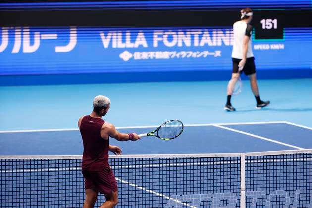 September 30, 2025, Tokyo, Japan: Carlos ALCARAZ (ESP) in action against (top) Taylor FRITZ (USA) during the Singles Final match of the Japan Open Tennis Championships at Ariake Colosseum in Tokyo. The tournament runs from September 22 to 30. Tokyo Japan - ZUMAm191 20250930_aap_m191_034 Copyright: xRodrigoxReyesxMarinx