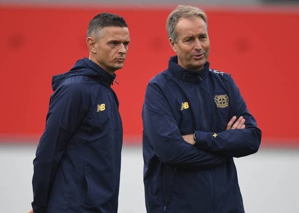 30 09 2025, xophax, Football , Champions League Bayer Leverkusen training before the match against PSV Eindhoven Coach Kasper Hjulmand , right and his co-coach Rogier Meijer , left both Bayer 04 Leverkusen