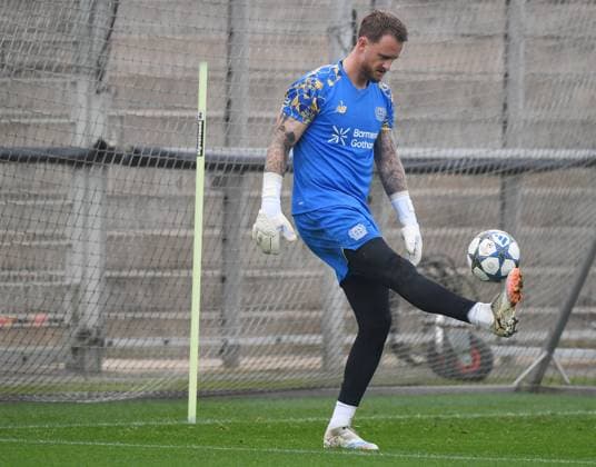 30 09 2025, xophax, Football , Champions League Bayer Leverkusen Training before the match against PSV Eindhoven Mark Flekken Bayer 04 Leverkusen