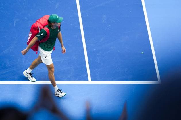 (250930) -- BEIJING, Sept. 30, 2025 -- Alex De Minaur leaves the court after the men s singles semifinal match between Jannik Sinner of Italy and Alex De Minaur of Australia at 2025 China Open tennis tournament in Beijing, China, Sept. 30, 2025. ) (SP)CHINA-BEIJING-TENNIS-CHINA OPEN-MEN S SINGLES-SEMIFINALS (CN) NaxYuqi 