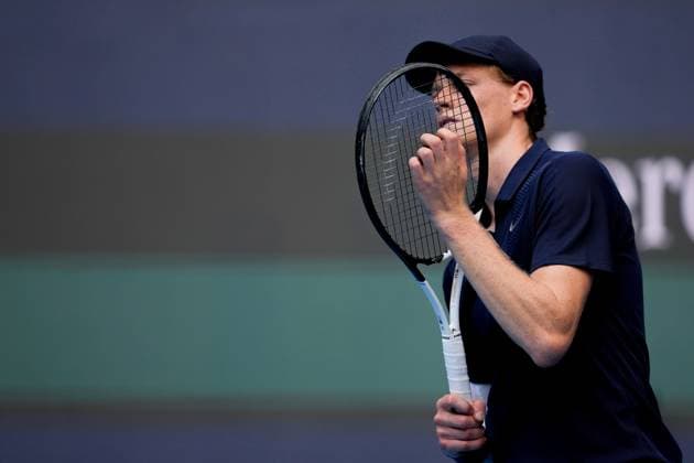 (250930) -- BEIJING, Sept. 30, 2025 -- Jannik Sinner reacts during the men s singles semifinal match between Jannik Sinner of Italy and Alex De Minaur of Australia at 2025 China Open tennis tournament in Beijing, China, Sept. 30, 2025. ) (SP)CHINA-BEIJING-TENNIS-CHINA OPEN-MEN S SINGLES-SEMIFINALS (CN) NaxYuqi 