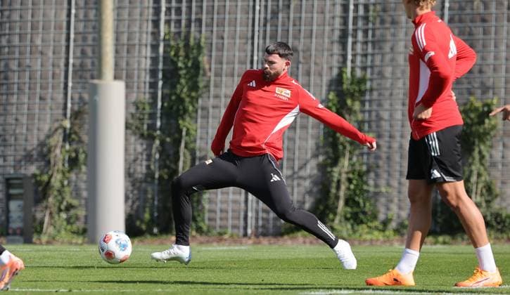 Oliver Burke on the ball single image cropping action sport soccer soccer training 1 Bundesliga men DFL season 2025 2026 30 09 2025 1 FC Union Berlin FCU DFL regulations prohibit any use of photographs as image sequences and or quasi video