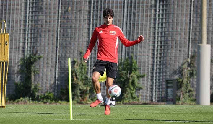 Diogo Leite on the ball single image cropping action sport soccer soccer training 1 Bundesliga men DFL season 2025 2026 30 09 2025 1 FC Union Berlin FCU DFL regulations prohibit any use of photographs as image sequences and or quasi video