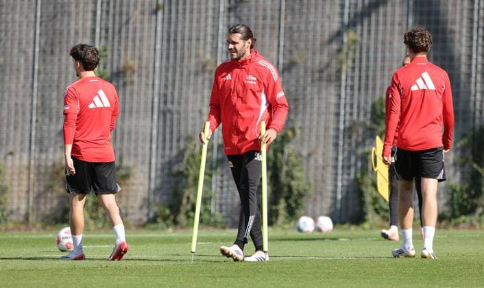 Christopher Trimmel single image cropping action sport soccer soccer training 1 Bundesliga men DFL season 2025 2026 30 09 2025 1 FC Union Berlin FCU DFL regulations prohibit any use of photographs as image sequences and or quasi video