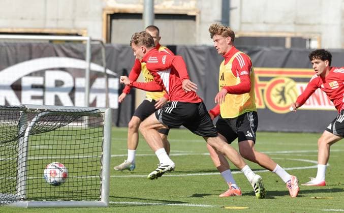 Andras Schäfer, Aljoscha Kemlein Zweikampf Spielzene Action Sport Football Soccer Training 1 Bundesliga Men DFL Season 2025 2026 30 09 2025 1 FC Union Berlin FCU DFL regulations prohibit any use of photographs as image sequences and or quasi video
