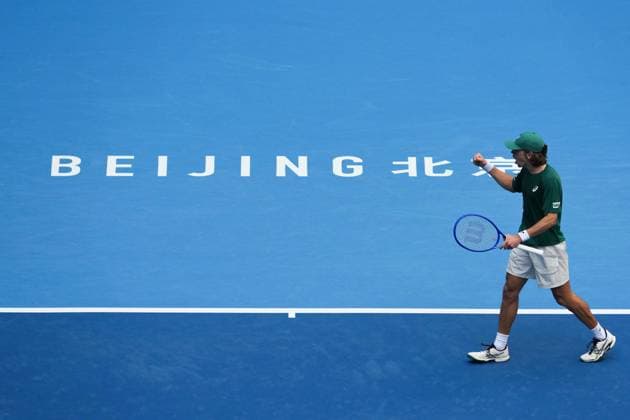 (250930) -- BEIJING, Sept. 30, 2025 -- Alex De Minaur celebrates during the men s singles semifinal match between Jannik Sinner of Italy and Alex De Minaur of Australia at 2025 China Open tennis tournament in Beijing, China, Sept. 30, 2025. ) (SP)CHINA-BEIJING-TENNIS-CHINA OPEN-MEN S SINGLES-SEMIFINALS (CN) NaxYuqi 