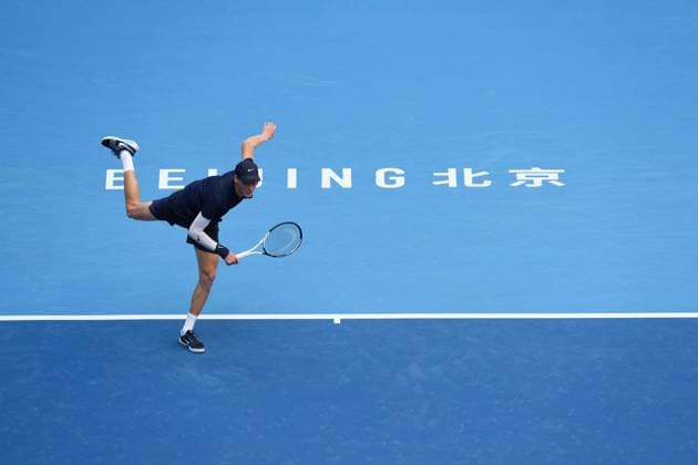 (250930) -- BEIJING, Sept. 30, 2025 -- Jannik Sinner competes during the men s singles semifinal match between Jannik Sinner of Italy and Alex De Minaur of Australia at 2025 China Open tennis tournament in Beijing, China, Sept. 30, 2025. ) (SP)CHINA-BEIJING-TENNIS-CHINA OPEN-MEN S SINGLES-SEMIFINALS (CN) NaxYuqi 
