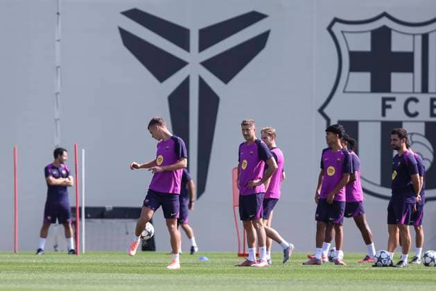 September 30, 2025, Sant Joan Despi, Barcelona, SPAIN: Dani Olmo and Robert Lewandowski during the training day of FC Barcelona, Barca ahead UEFA Champions League 2025 26, football match against Paris Saint Germain at Ciudad Esportiva Joan Gamper on September 30, 2025 in Sant Joan Despi, Barcelona, Spain. Sant Joan Despi SPAIN - ZUMAa181 20250930_zaa_a181_009 Copyright: xJavierxBorregox