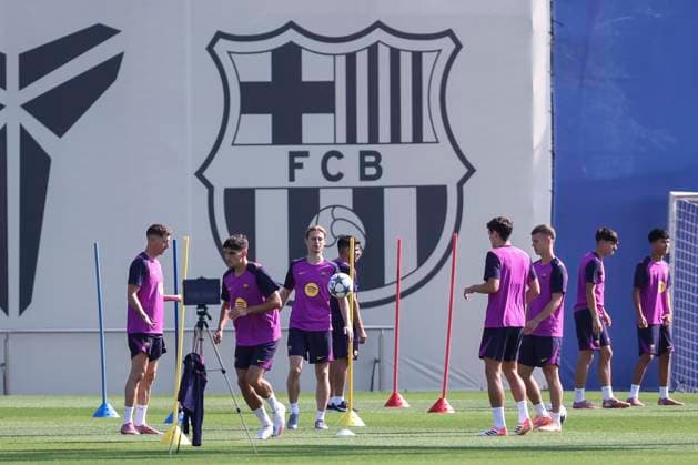 September 30, 2025, Sant Joan Despi, Barcelona, SPAIN: Frenkie de Jong during the training day of FC Barcelona, Barca ahead UEFA Champions League 2025 26, football match against Paris Saint Germain at Ciudad Esportiva Joan Gamper on September 30, 2025 in Sant Joan Despi, Barcelona, Spain. Sant Joan Despi SPAIN - ZUMAa181 20250930_zaa_a181_014 Copyright: xJavierxBorregox