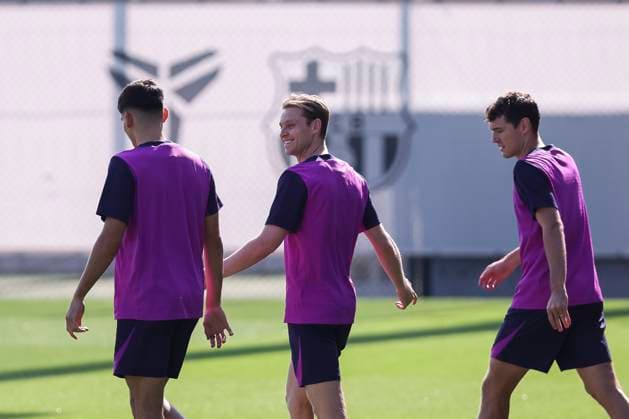 September 30, 2025, Sant Joan Despi, Barcelona, SPAIN: Frenkie de Jong and Andreas Christensen during the training day of FC Barcelona, Barca ahead UEFA Champions League 2025 26, football match against Paris Saint Germain at Ciudad Esportiva Joan Gamper on September 30, 2025 in Sant Joan Despi, Barcelona, Spain. Sant Joan Despi SPAIN - ZUMAa181 20250930_zaa_a181_015 Copyright: xJavierxBorregox