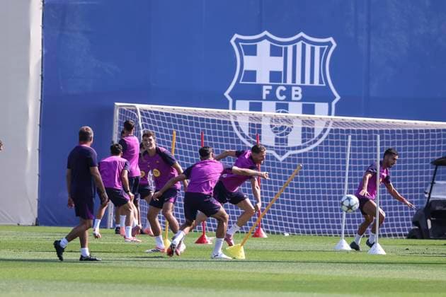 September 30, 2025, Sant Joan Despi, Barcelona, SPAIN: Robert Lewandowski during the training day of FC Barcelona, Barca ahead UEFA Champions League 2025 26, football match against Paris Saint Germain at Ciudad Esportiva Joan Gamper on September 30, 2025 in Sant Joan Despi, Barcelona, Spain. Sant Joan Despi SPAIN - ZUMAa181 20250930_zaa_a181_020 Copyright: xJavierxBorregox