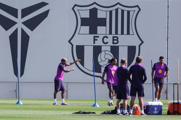 September 30, 2025, Sant Joan Despi, Barcelona, SPAIN: Lamine Yamal during the training day of FC Barcelona, Barca ahead UEFA Champions League 2025 26, football match against Paris Saint Germain at Ciudad Esportiva Joan Gamper on September 30, 2025 in Sant Joan Despi, Barcelona, Spain. Sant Joan Despi SPAIN - ZUMAa181 20250930_zaa_a181_021 Copyright: xJavierxBorregox