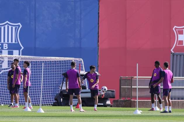 September 30, 2025, Sant Joan Despi, Barcelona, SPAIN: Pedri during the training day of FC Barcelona, Barca ahead UEFA Champions League 2025 26, football match against Paris Saint Germain at Ciudad Esportiva Joan Gamper on September 30, 2025 in Sant Joan Despi, Barcelona, Spain. Sant Joan Despi SPAIN - ZUMAa181 20250930_zaa_a181_022 Copyright: xJavierxBorregox