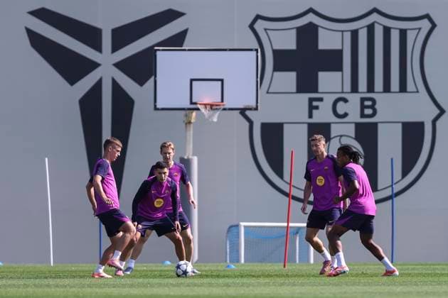 September 30, 2025, Sant Joan Despi, Barcelona, SPAIN: Robert Lewandowski, Jules Kounde, Roony Bardghji, Frenkie de Jong and Dani Olmo during the training day of FC Barcelona, Barca ahead UEFA Champions League 2025 26, football match against Paris Saint Germain at Ciudad Esportiva Joan Gamper on September 30, 2025 in Sant Joan Despi, Barcelona, Spain. Sant Joan Despi SPAIN - ZUMAa181 20250930_zaa_a181_025 Copyright: xJavierxBorregox