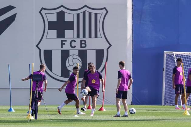 September 30, 2025, Sant Joan Despi, Barcelona, SPAIN: Robert Lewandowski and Gerard Martin during the training day of FC Barcelona, Barca ahead UEFA Champions League 2025 26, football match against Paris Saint Germain at Ciudad Esportiva Joan Gamper on September 30, 2025 in Sant Joan Despi, Barcelona, Spain. Sant Joan Despi SPAIN - ZUMAa181 20250930_zaa_a181_030 Copyright: xJavierxBorregox